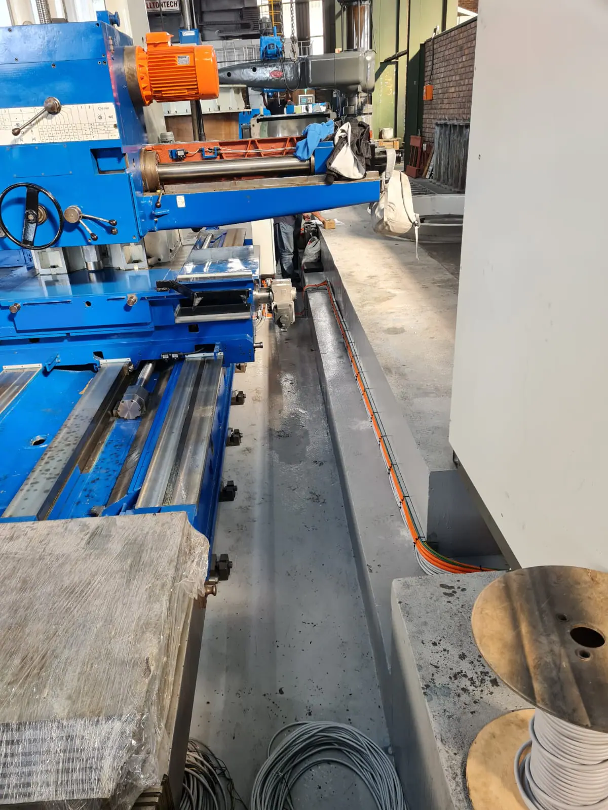 Machine installation detail with routed services